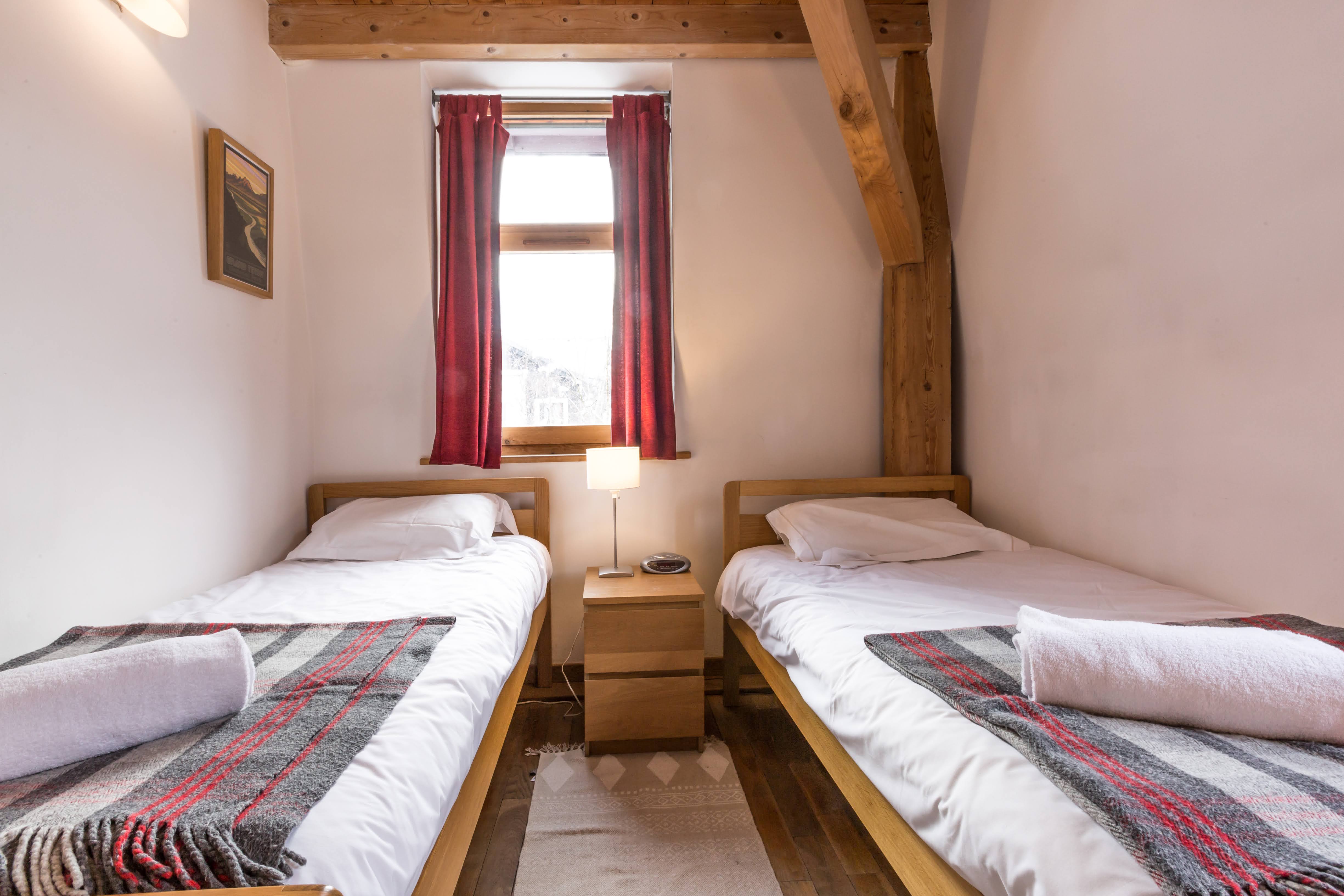 Twin bedroom with river views